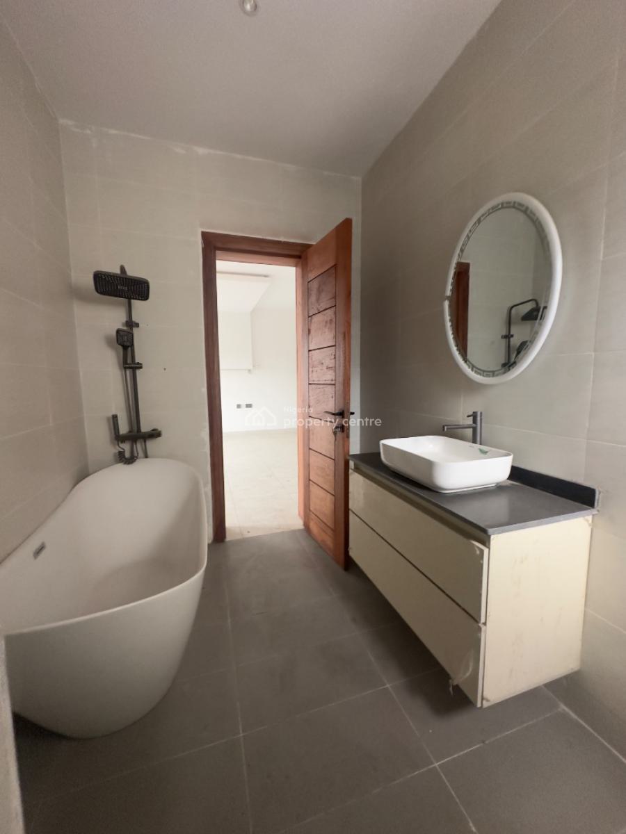 Elegantly Built 5 Bedroom Maisonette with Bq, Lekki Phase 1, Lekki, Lagos, Flat / Apartment for Sale