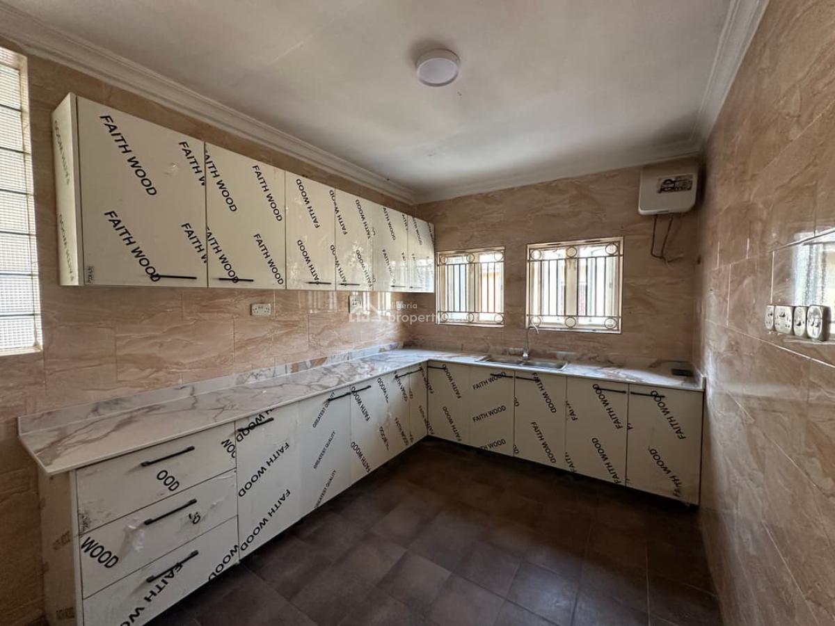 a Spacious 3-bedroom Apartment with Bq, Lekki Phase 1, Lekki, Lagos, Flat / Apartment for Rent