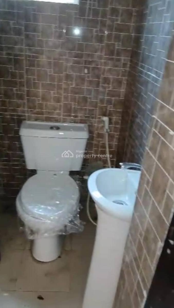 Lovely 3 Bedroom Flat, Randle, Surulere, Lagos, Flat / Apartment for Rent