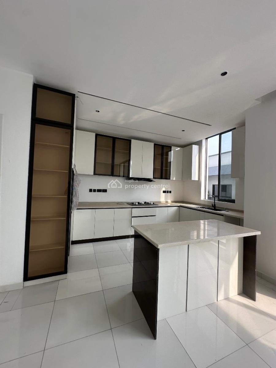 Spaciously Built 2bedroom Apartment with Swimming Pool ,gym&elevator, Lekki Phase One ,lekki ,lagos ,nigeria, Lekki Phase 1, Lekki, Lagos, Flat / Apartment for Sale