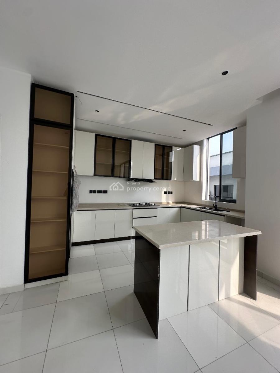 Spaciously Built 2bedroom Apartment with Swimming Pool ,gym&elevator, Lekki Phase One ,lekki ,lagos ,nigeria, Lekki Phase 1, Lekki, Lagos, Flat / Apartment for Sale