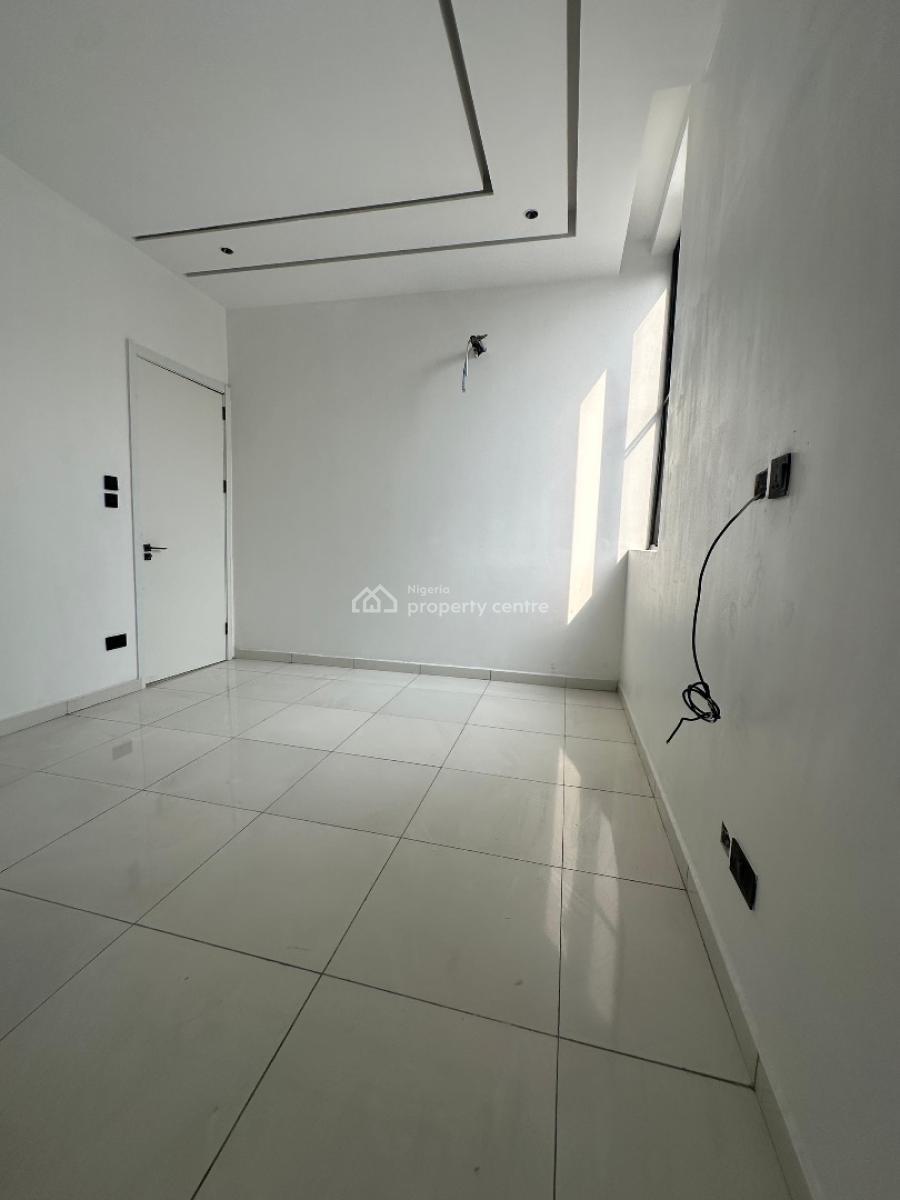 Spaciously Built 2bedroom Apartment with Swimming Pool ,gym&elevator, Lekki Phase One ,lekki ,lagos ,nigeria, Lekki Phase 1, Lekki, Lagos, Flat / Apartment for Sale