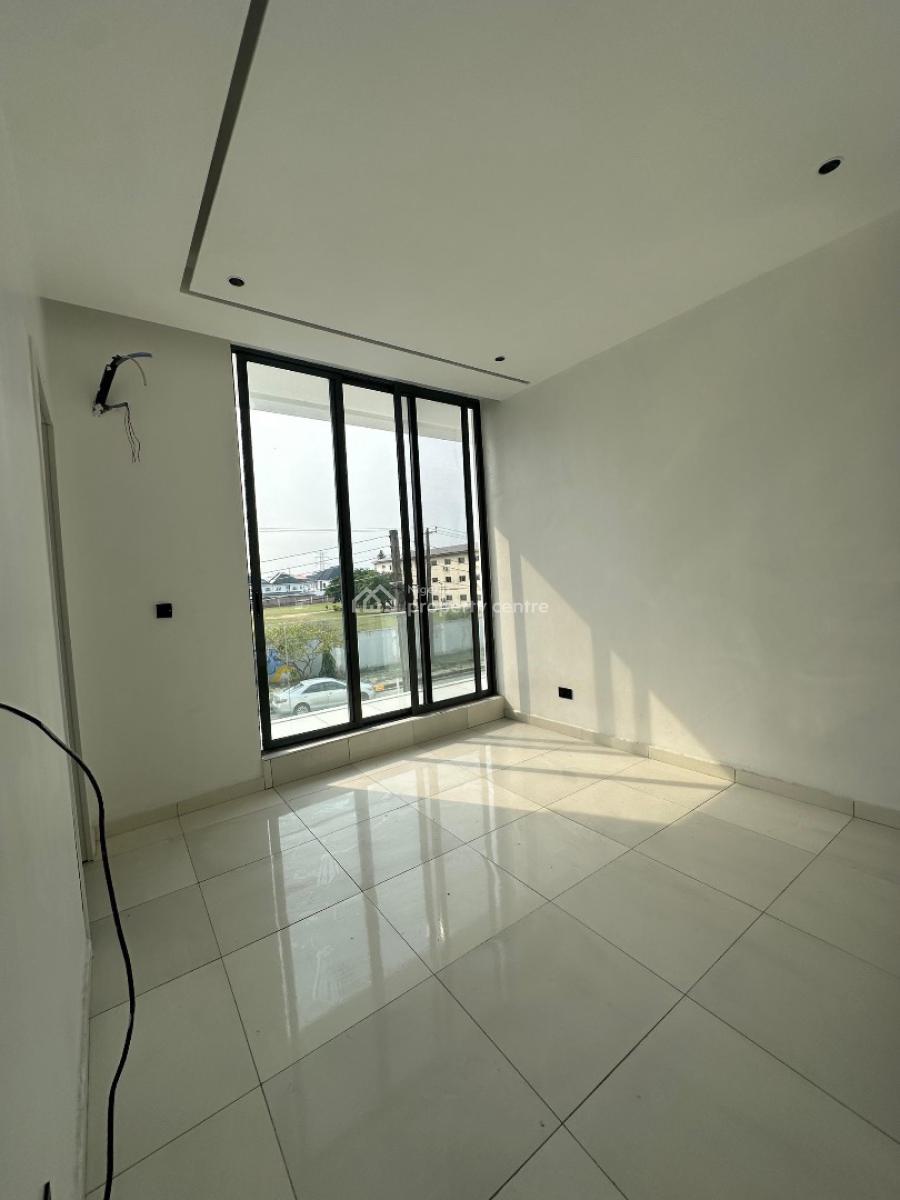 Spaciously Built 2bedroom Apartment with Swimming Pool ,gym&elevator, Lekki Phase One ,lekki ,lagos ,nigeria, Lekki Phase 1, Lekki, Lagos, Flat / Apartment for Sale