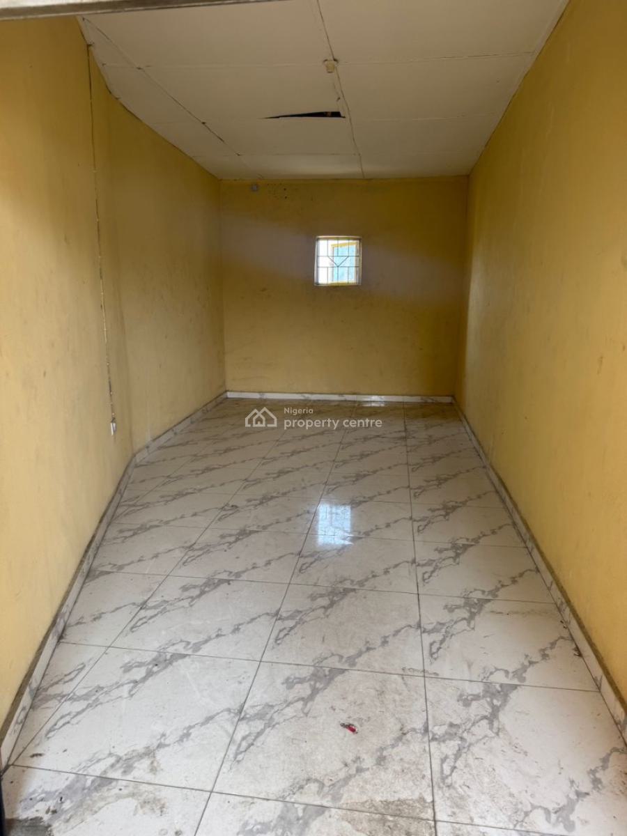 Shop, Ado Road, Ajah, Lagos, Commercial Property for Rent