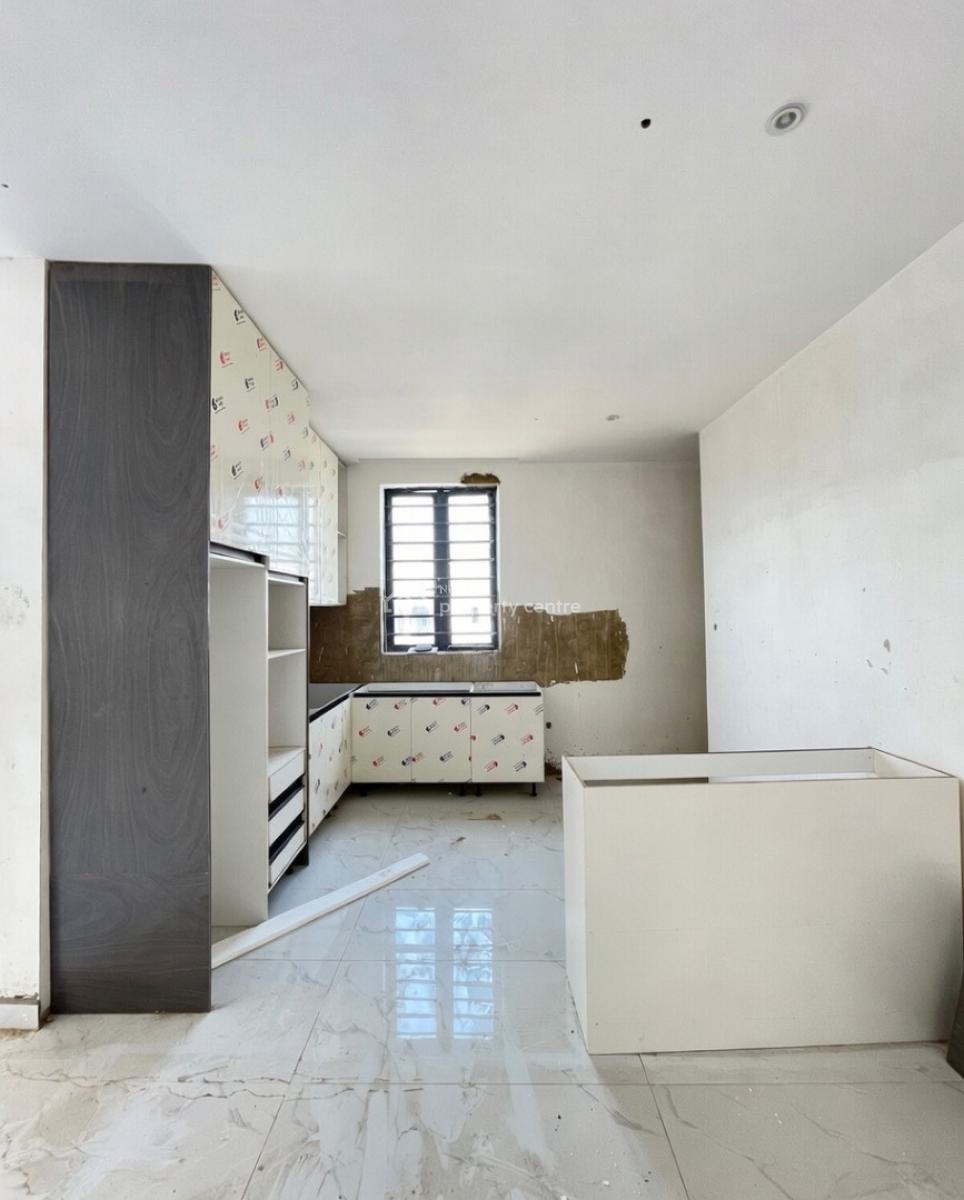 Lovely 3 Bedroom Apartment with Swimming Pool,gym and Bq, Lekki Phase 1, Lekki, Lagos, Block of Flats for Sale