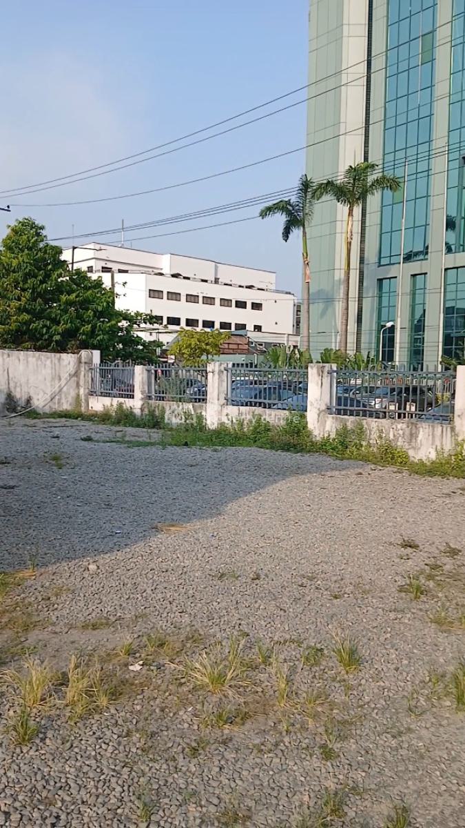 Spacious 8 Rooms Commercial Building, 3 Room Bq Spacious Parking Space, Off Eko Hotel By Sanusi Fafunwa, Victoria Island (vi), Lagos, Office Space for Rent