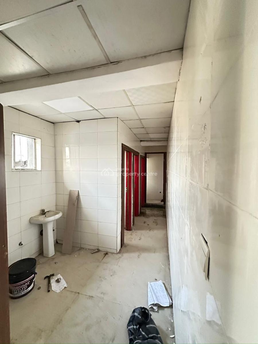 Large Office Space with 5 Toilets for Lease, Lekki Phase 1, Lekki, Lagos, Office Space for Rent