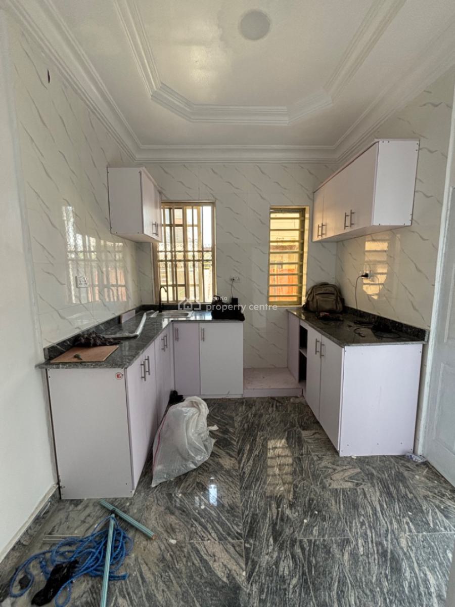 Spacious 2 Bedroom Apartment, Lekki Phase 1, Lekki, Lagos, Flat / Apartment for Rent