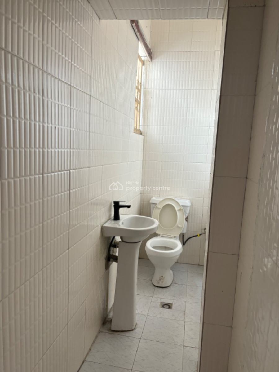 Spacious 2 Bedroom Apartment, Lekki Phase 1, Lekki, Lagos, Flat / Apartment for Rent