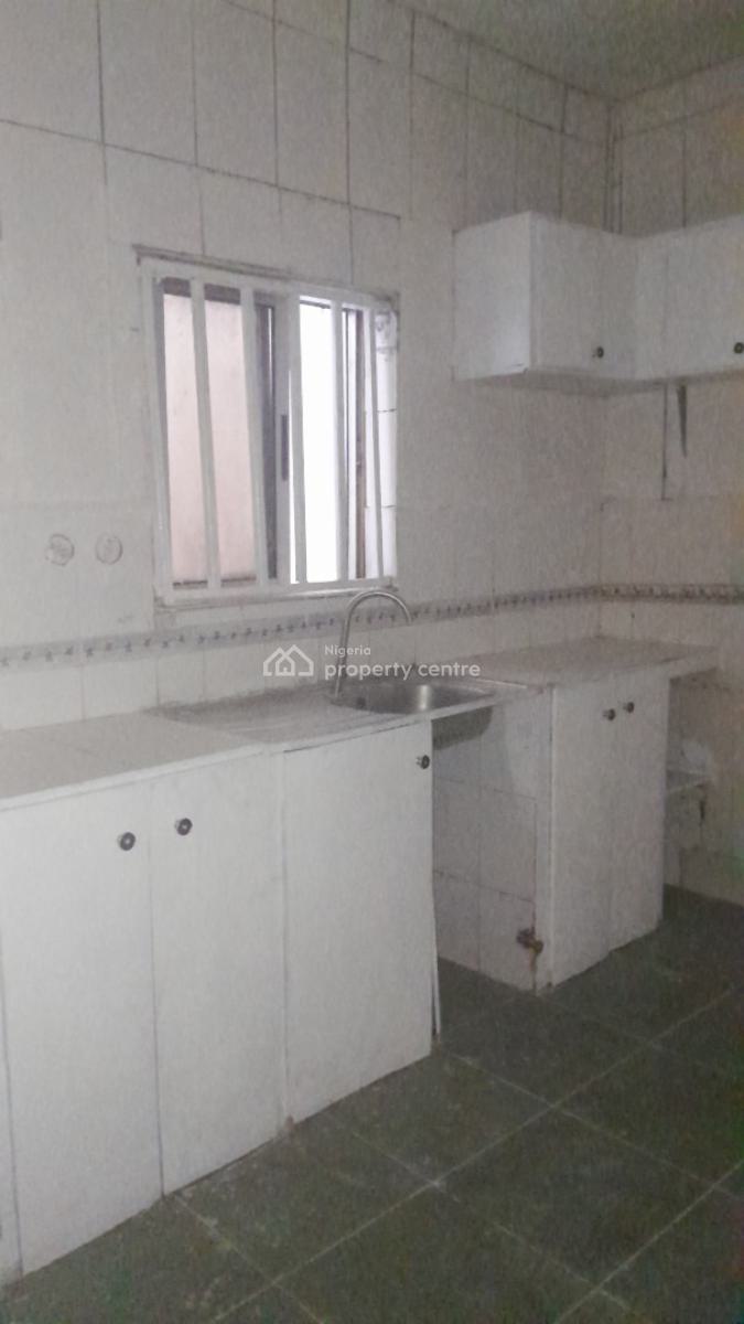 Spacious 2-bedroom Ground Floor Flat in Prime Wuse 2, By Dubia Gate & Cigar, Wuse 2, Abuja, Flat / Apartment for Rent