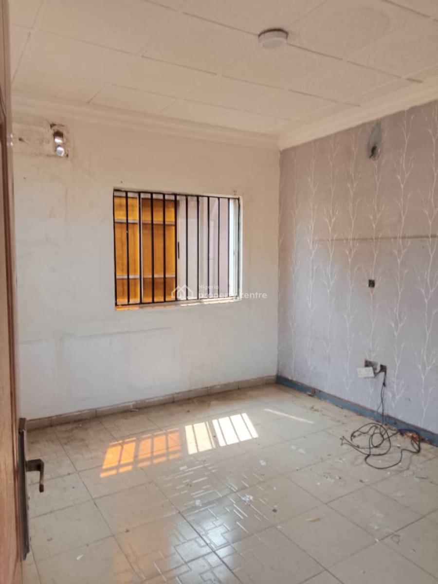 Mini Flat Upstairs in a Secured Neighbourhood, Olowoira Via Omole Phase 2 Lagos, Olowora, Magodo, Lagos, Mini Flat (room and Parlour) for Rent