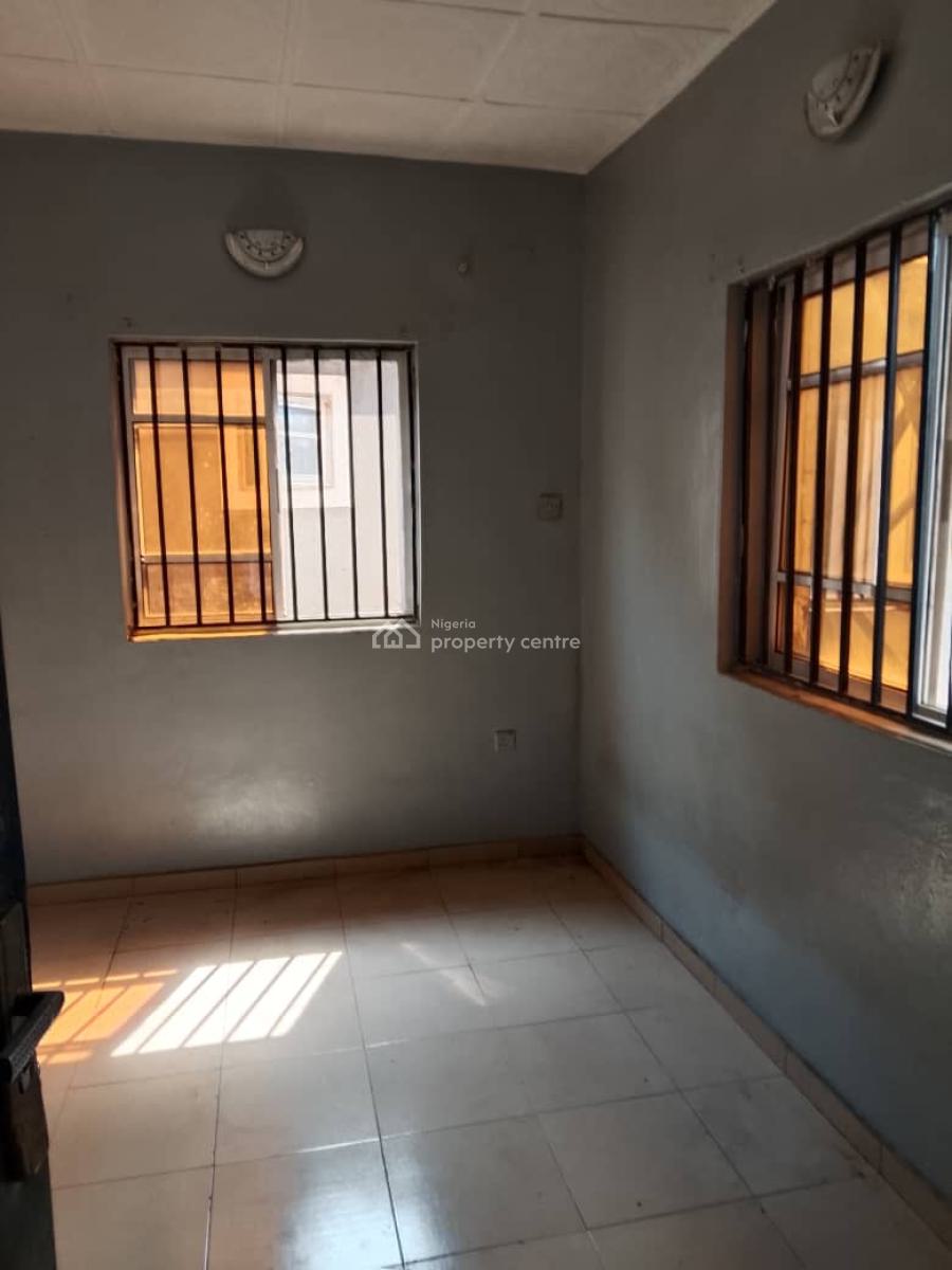 Mini Flat Upstairs in a Secured Neighbourhood, Olowoira Via Omole Phase 2 Lagos, Olowora, Magodo, Lagos, Mini Flat (room and Parlour) for Rent