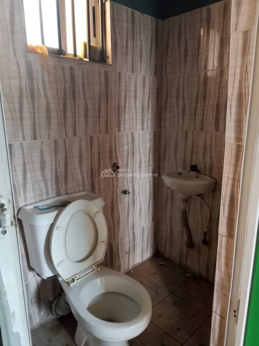 Mini Flat Upstairs in a Secured Neighbourhood, Olowoira Via Omole Phase 2 Lagos, Olowora, Magodo, Lagos, Mini Flat (room and Parlour) for Rent