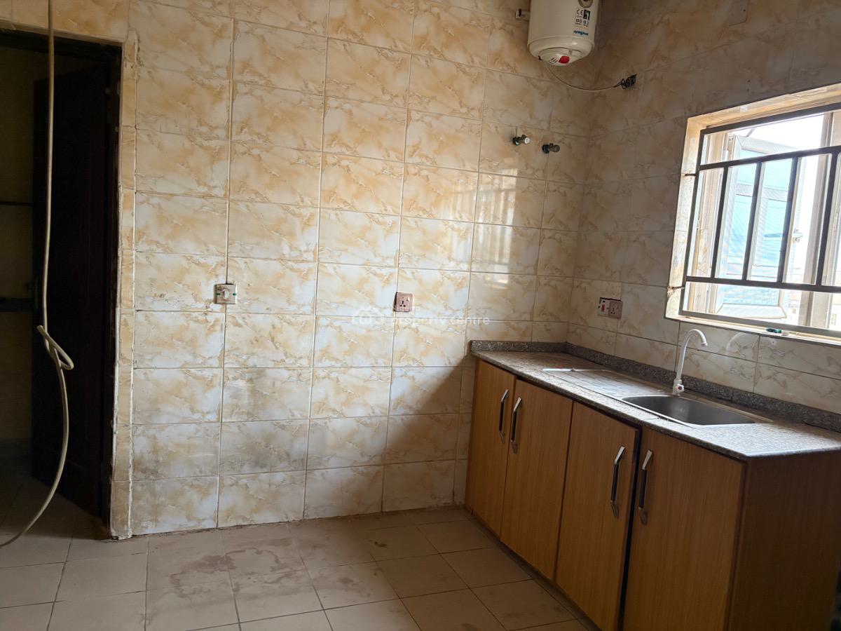 Neatly Renovated 2bedroom in an Estate, Wuye, Wuye, Abuja, Flat / Apartment for Rent