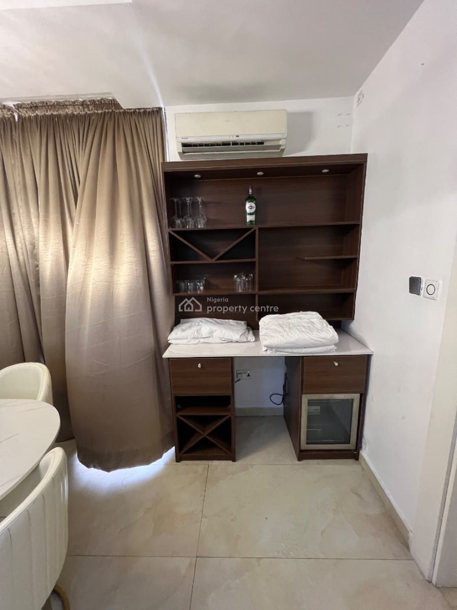 Unfurnished and Fully-serviced 3-bedroom Flat with 24 Hrs Electricity, Lekki Phase 1, Lekki, Lagos, Flat / Apartment for Rent