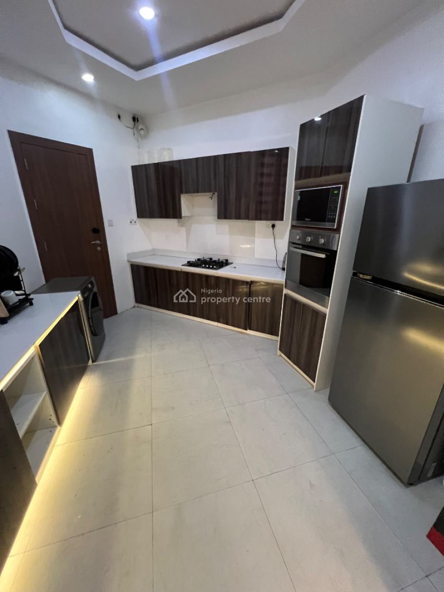Unfurnished and Fully-serviced 3-bedroom Flat with 24 Hrs Electricity, Lekki Phase 1, Lekki, Lagos, Flat / Apartment for Rent