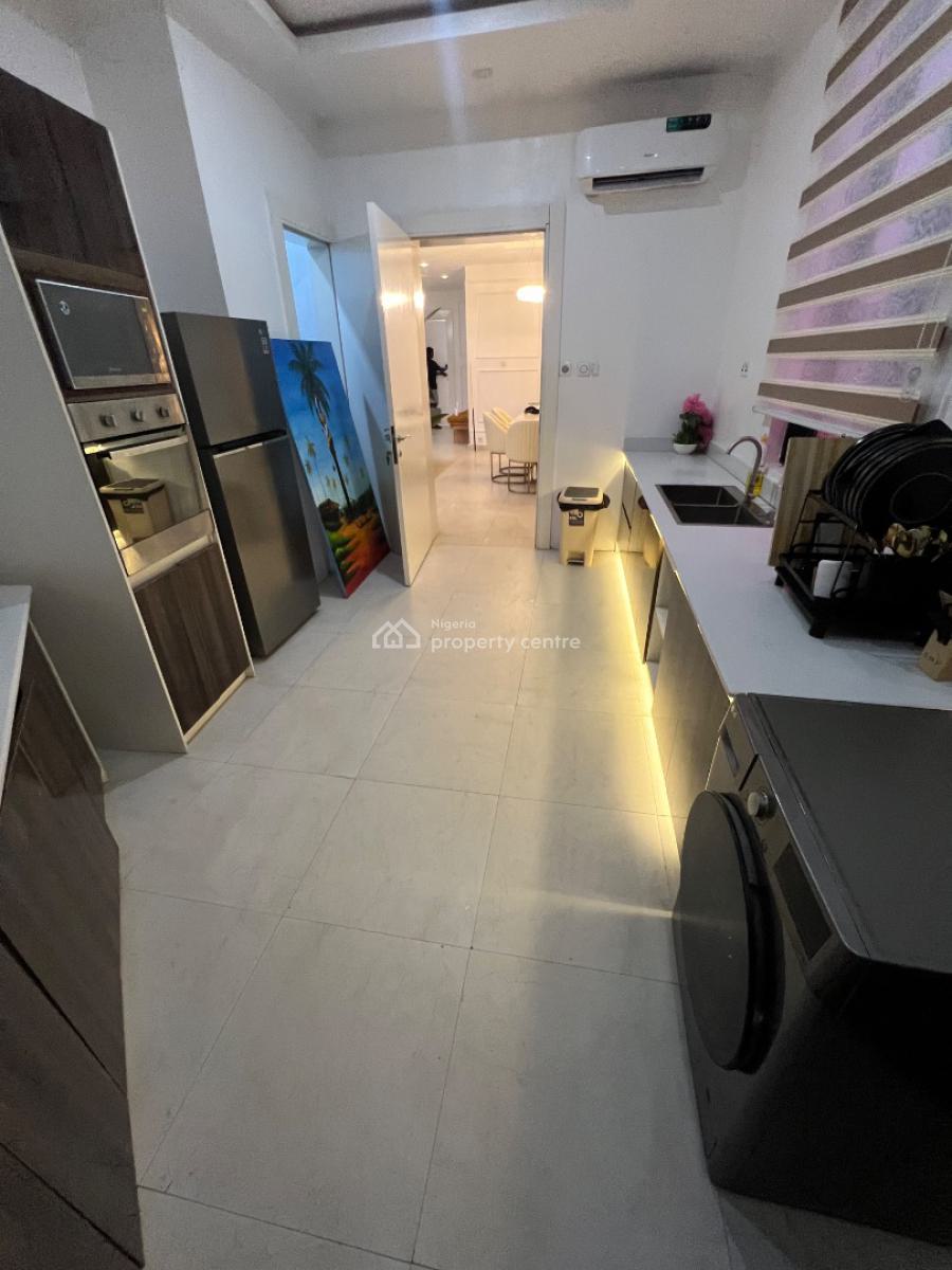 Unfurnished and Fully-serviced 3-bedroom Flat with 24 Hrs Electricity, Lekki Phase 1, Lekki, Lagos, Flat / Apartment for Rent