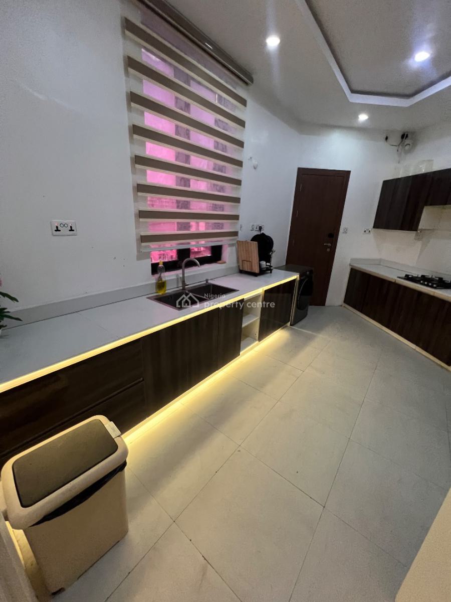 Unfurnished and Fully-serviced 3-bedroom Flat with 24 Hrs Electricity, Lekki Phase 1, Lekki, Lagos, Flat / Apartment for Rent