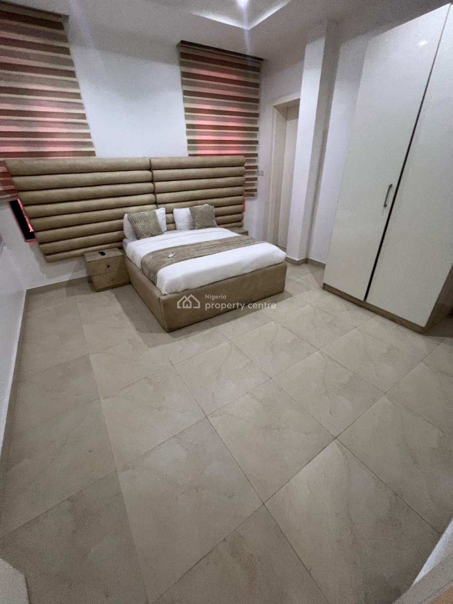 Unfurnished and Fully-serviced 3-bedroom Flat with 24 Hrs Electricity, Lekki Phase 1, Lekki, Lagos, Flat / Apartment for Rent