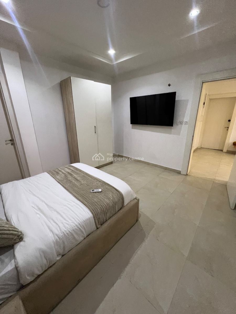 Unfurnished and Fully-serviced 3-bedroom Flat with 24 Hrs Electricity, Lekki Phase 1, Lekki, Lagos, Flat / Apartment for Rent