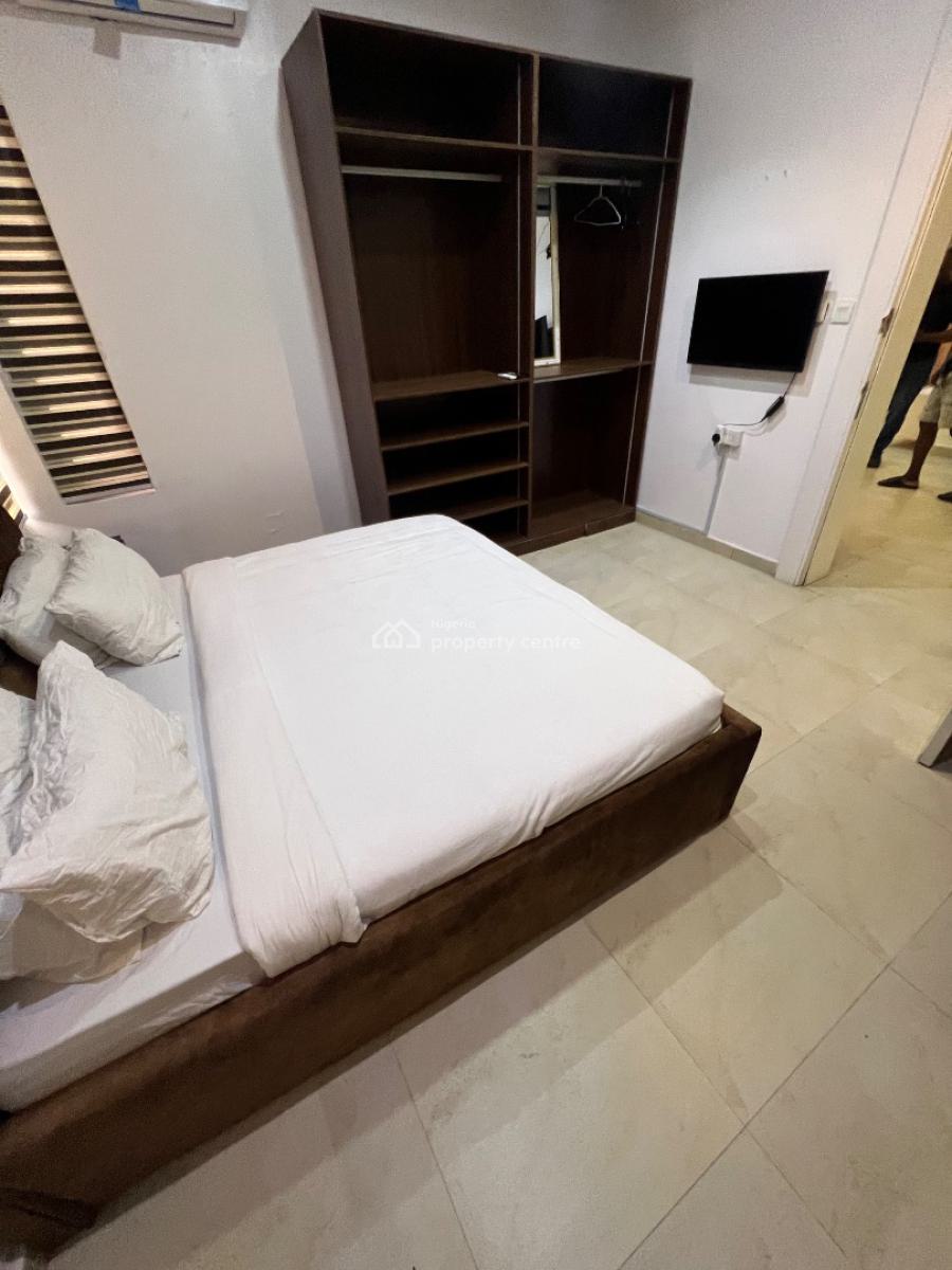 Unfurnished and Fully-serviced 3-bedroom Flat with 24 Hrs Electricity, Lekki Phase 1, Lekki, Lagos, Flat / Apartment for Rent