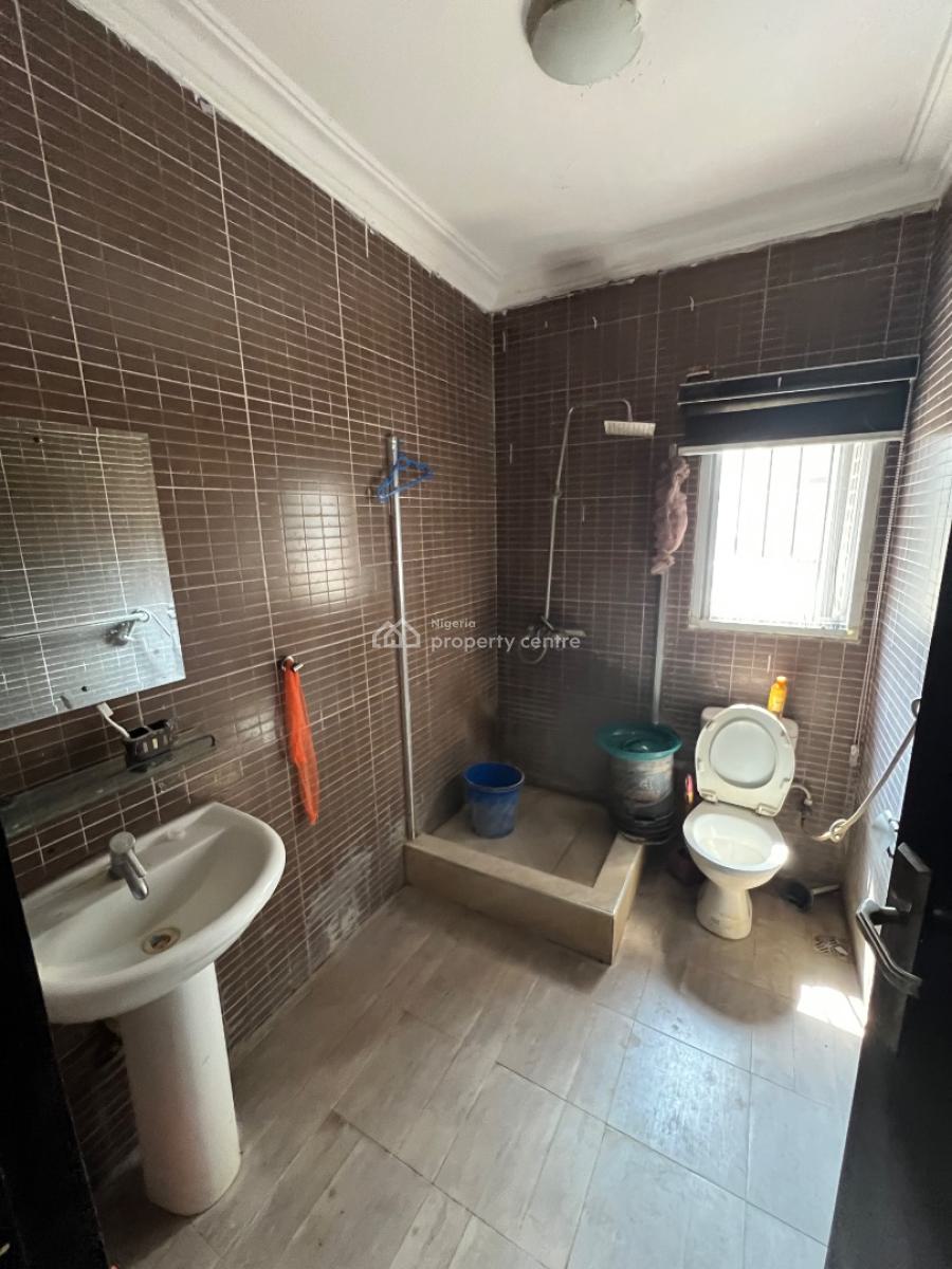 Spacious Room (upstairs) with Shared Standard Kitchen & Shared Palour, Chisco, Ikate, Lekki, Lagos, Self Contain (single Rooms) for Rent