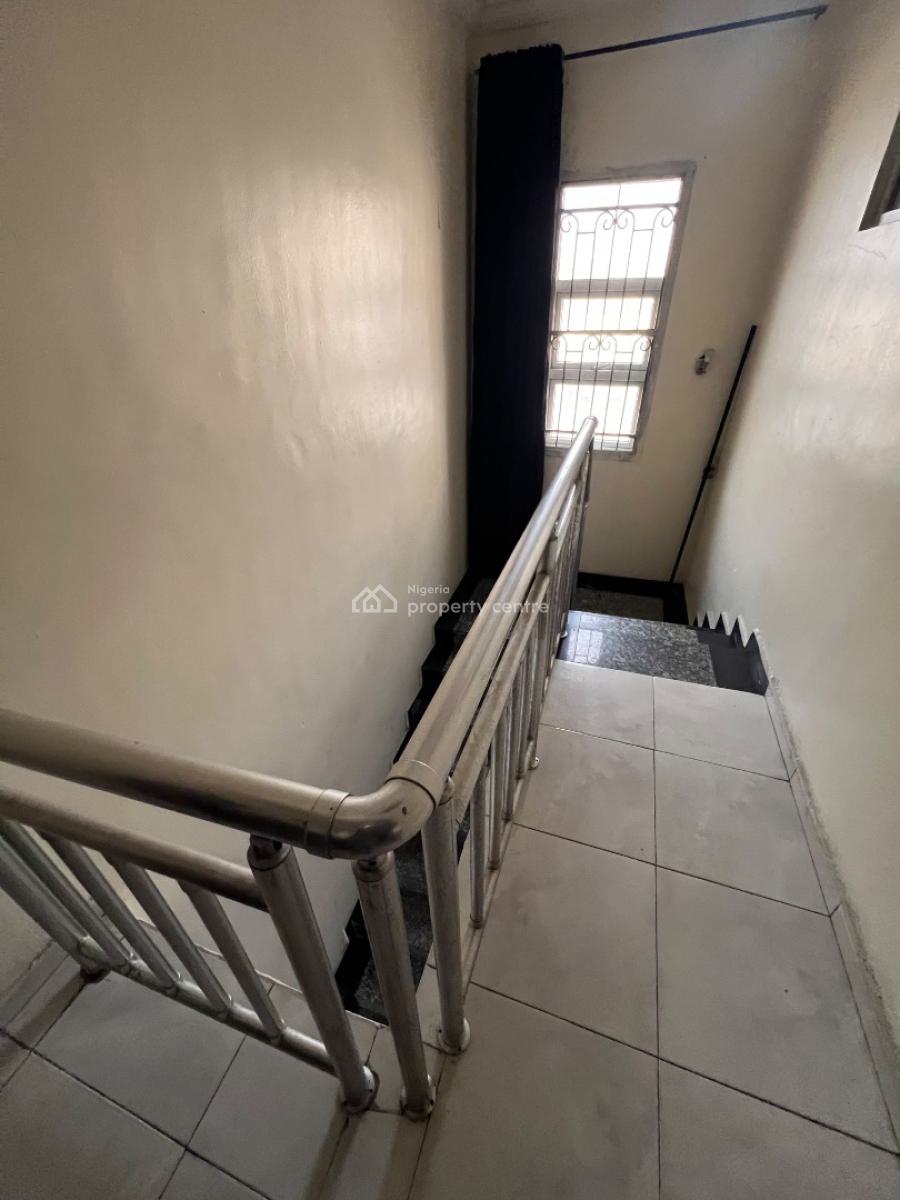 Spacious Room (upstairs) with Shared Standard Kitchen & Shared Palour, Chisco, Ikate, Lekki, Lagos, Self Contain (single Rooms) for Rent