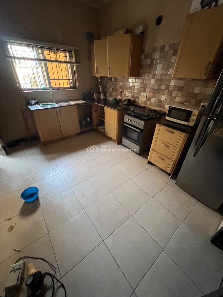 Spacious Room (upstairs) with Shared Standard Kitchen & Shared Palour, Chisco, Ikate, Lekki, Lagos, Self Contain (single Rooms) for Rent