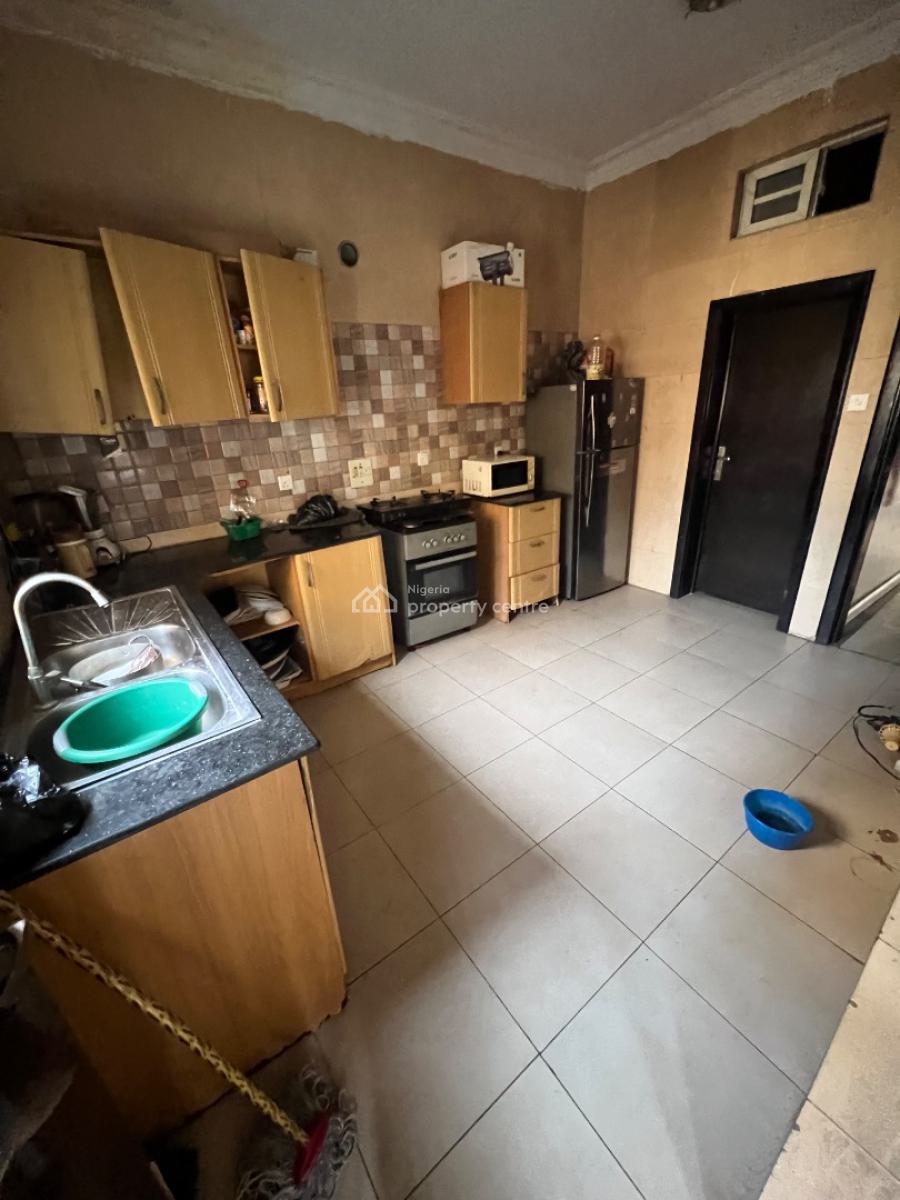 Spacious Room (upstairs) with Shared Standard Kitchen & Shared Palour, Chisco, Ikate, Lekki, Lagos, Self Contain (single Rooms) for Rent