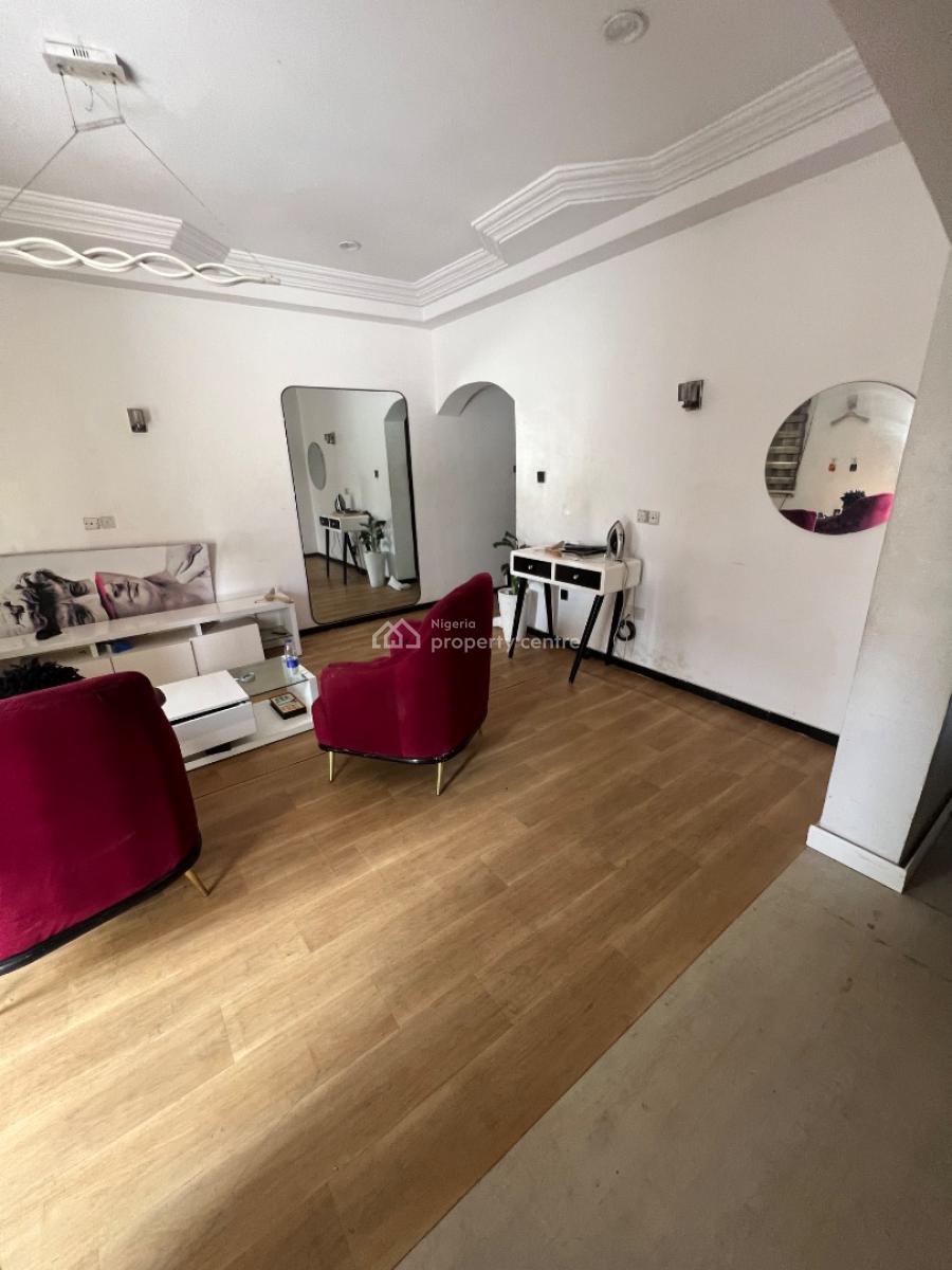 Spacious Room (upstairs) with Shared Standard Kitchen & Shared Palour, Chisco, Ikate, Lekki, Lagos, Self Contain (single Rooms) for Rent