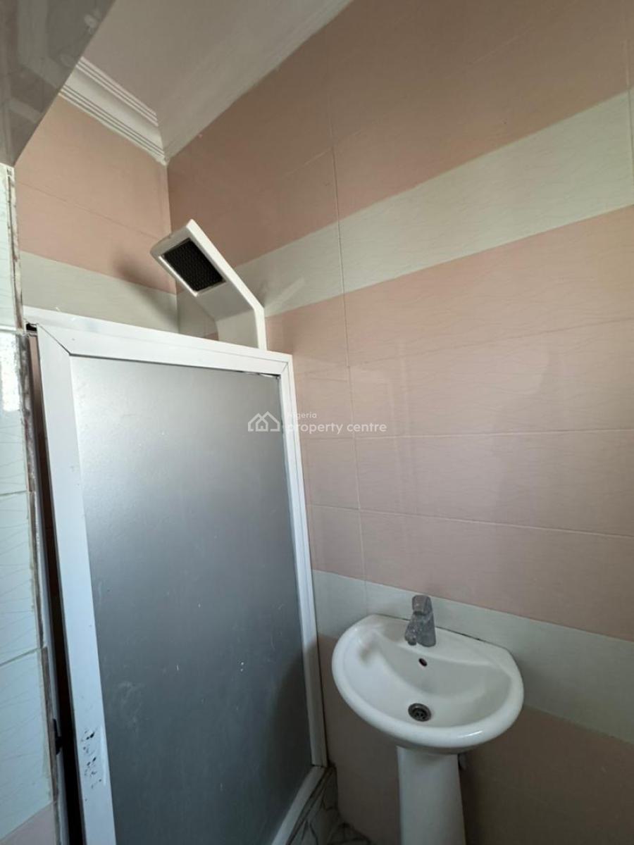 Well-maintained 4-bedroom Semi-detached Duplex with Bq, Chevron, Lekki, Lagos, Semi-detached Duplex for Rent