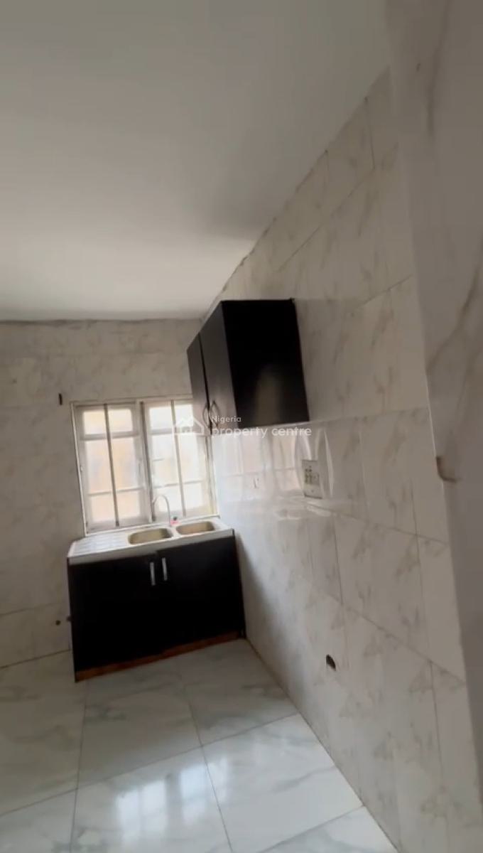 Spacious 2bedroom Apartment in Oworoshoki, Prince Idris Street, Oworoshoki, Oworonshoki, Shomolu, Lagos, Flat / Apartment for Rent