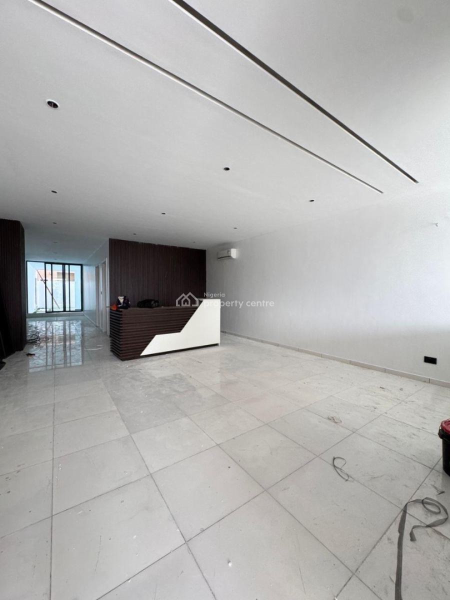 a Capacious and Fully Serviced 2-bedroom Apartment Offering Premium Li, Lekki, Lekki Phase 1, Lekki, Lagos, Block of Flats for Sale