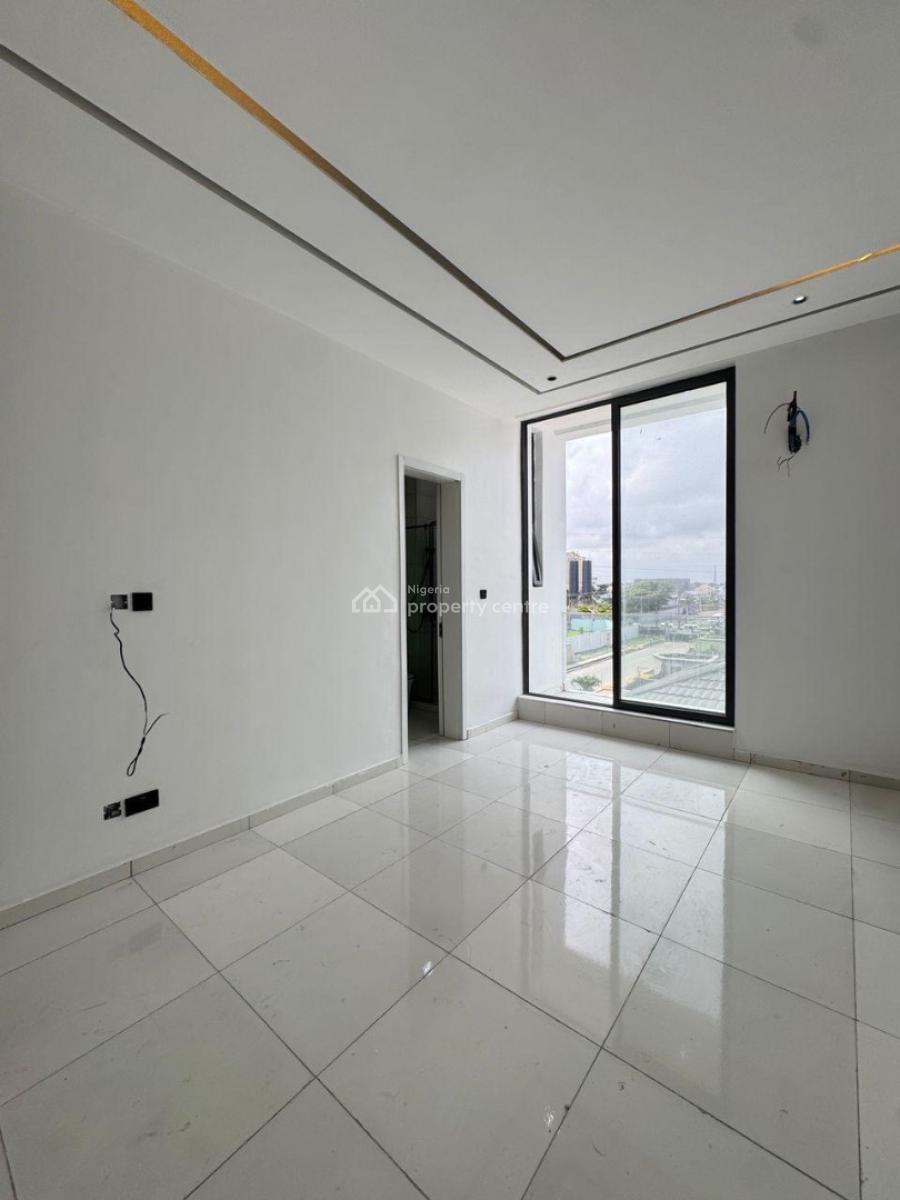 a Capacious and Fully Serviced 2-bedroom Apartment Offering Premium Li, Lekki, Lekki Phase 1, Lekki, Lagos, Block of Flats for Sale