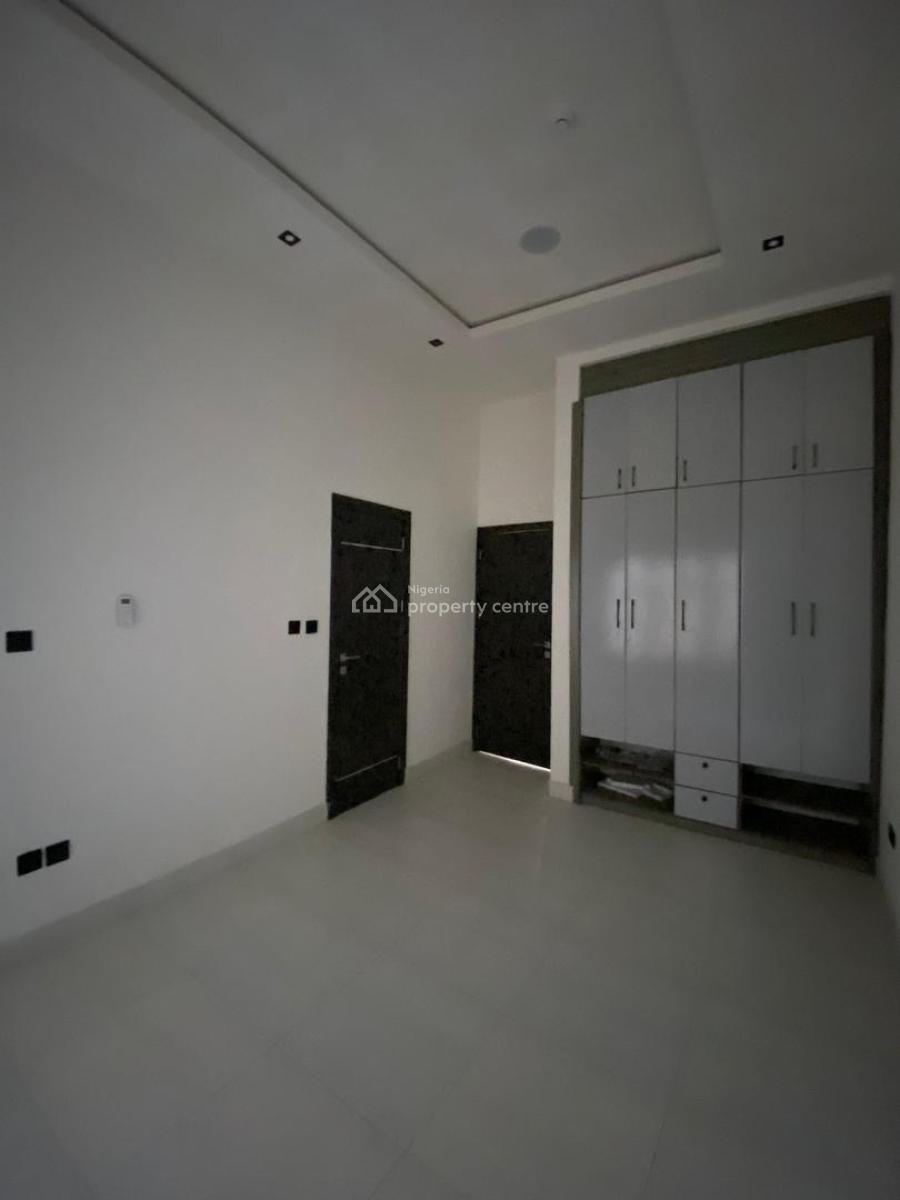 Spacious 2-bedroom Apartment with Boys Quarters,, Lekki Phase 1, Lekki, Lagos, Flat / Apartment for Sale