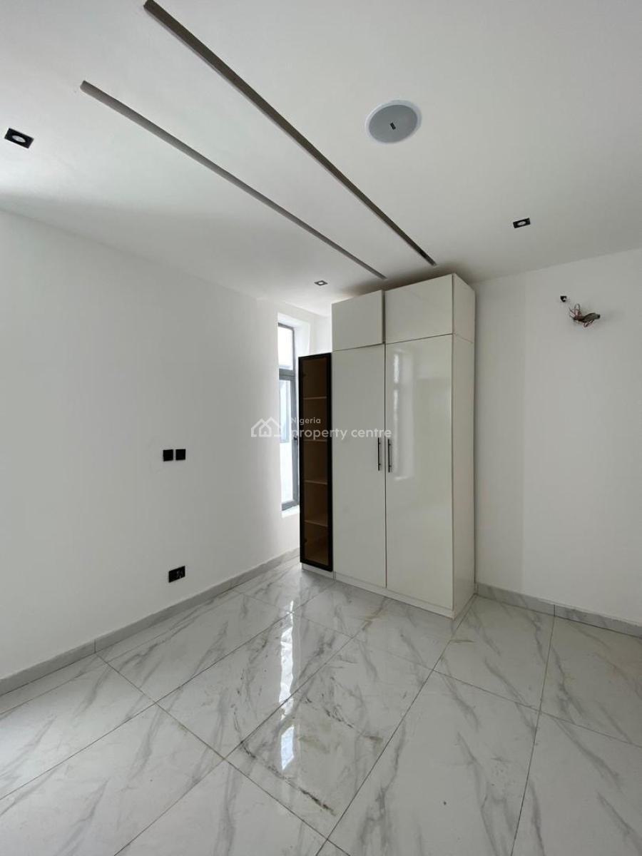 Spacious 3-bedroom Apartment with Swimming Pool, Lekki Phase 1, Lekki, Lagos, Flat / Apartment for Sale