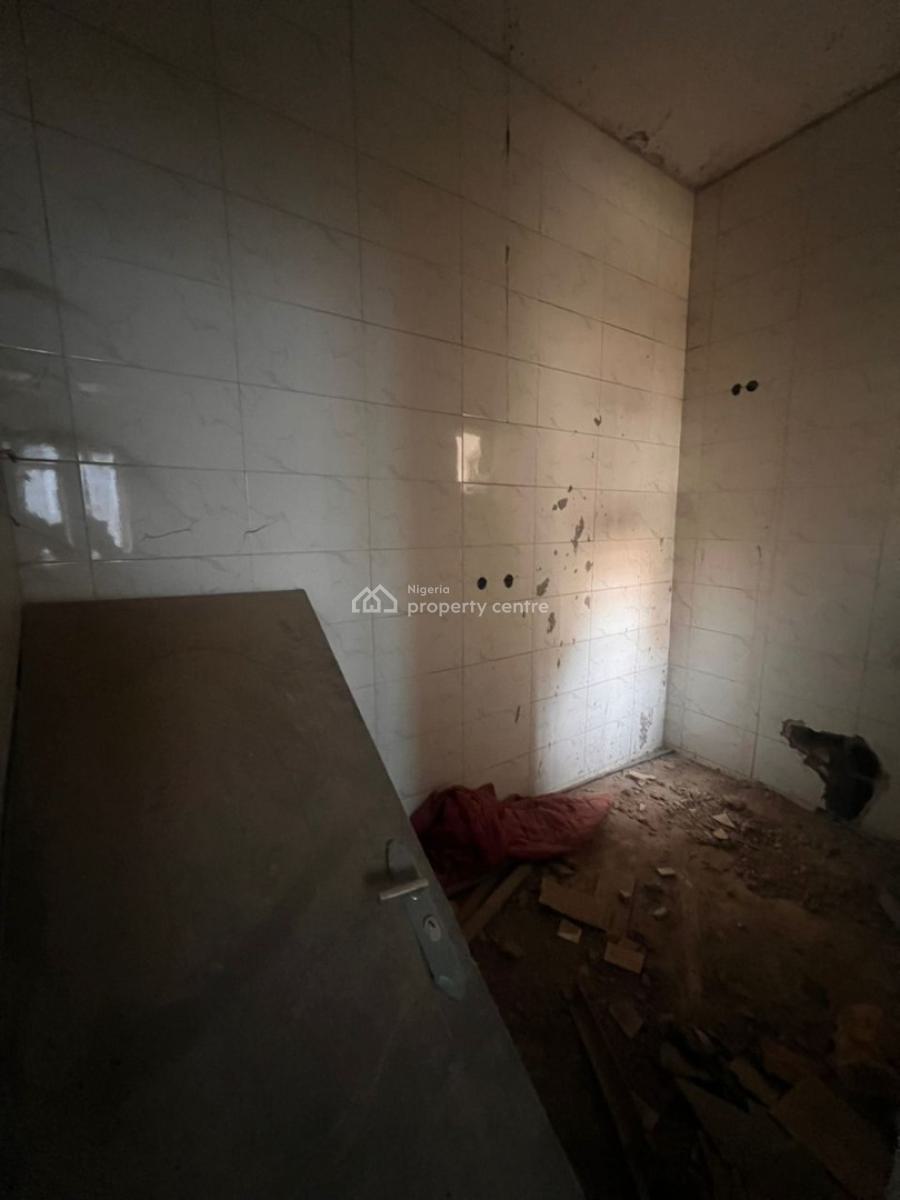 Well Built 2 Bedroom Apartment, Dakibiyu, Jabi, Abuja, Block of Flats for Sale