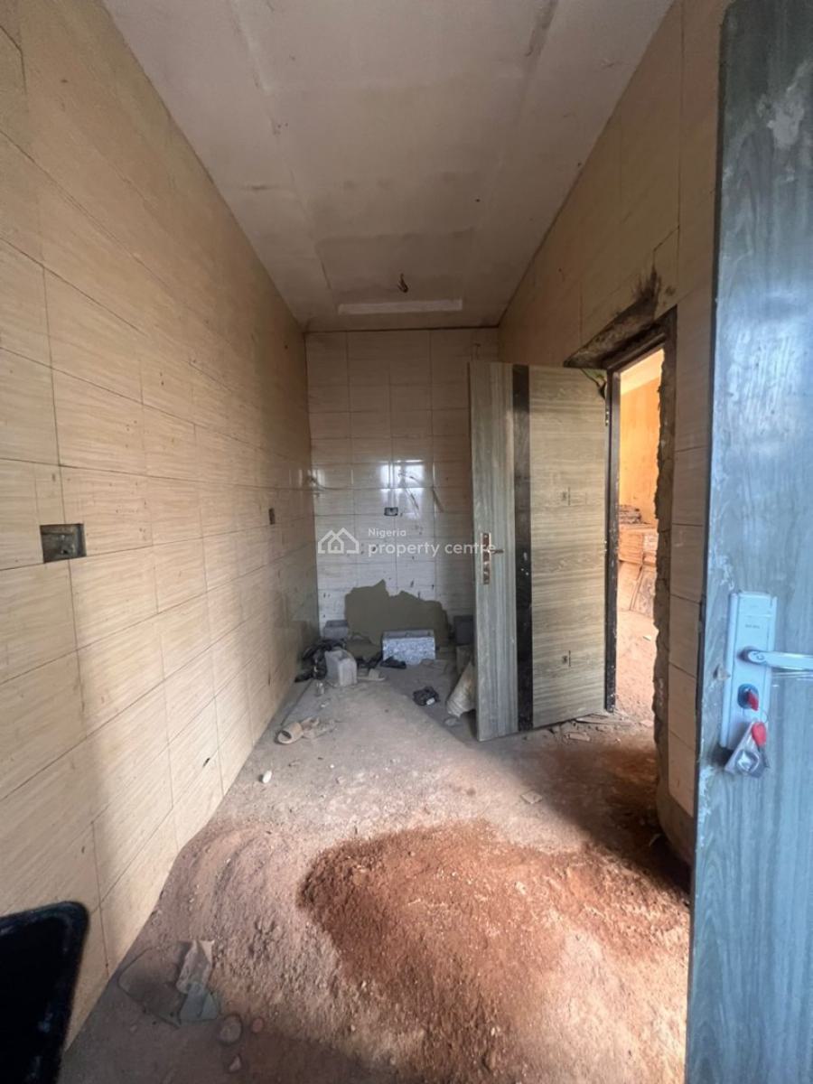 Well Built 2 Bedroom Apartment, Dakibiyu, Jabi, Abuja, Block of Flats for Sale