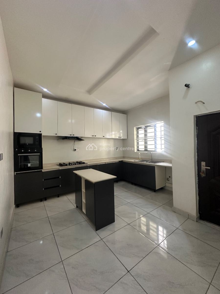 𝐍𝐄𝐀𝐓𝐋𝐘 𝐌𝐀𝐈𝐍𝐓𝐀𝐈𝐍𝐄𝐃 2 𝐁𝐄𝐃𝐑𝐎𝐎𝐌 𝐀𝐏𝐀𝐑𝐓𝐌𝐄𝐍𝐓, Orchid, Lekki Phase 2, Lekki, Lagos, Flat / Apartment for Rent