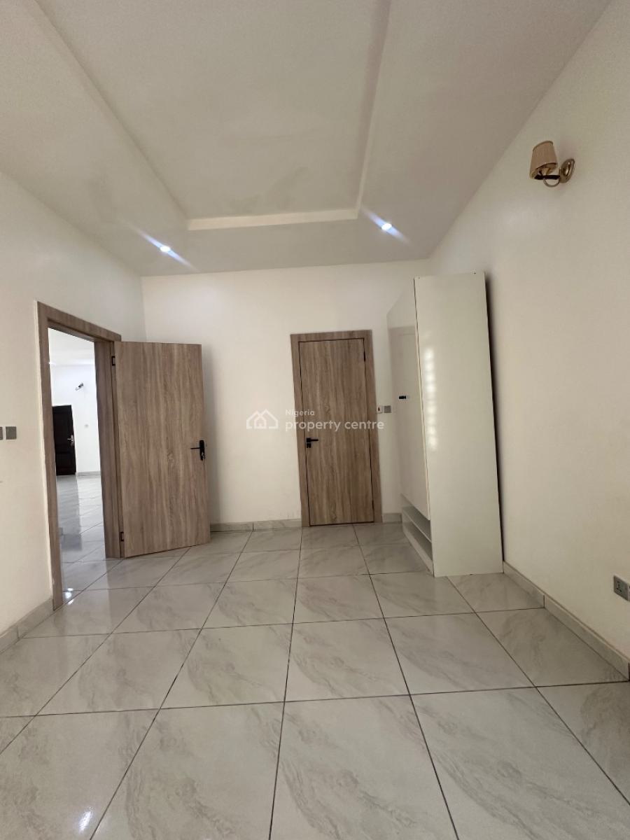 𝐍𝐄𝐀𝐓𝐋𝐘 𝐌𝐀𝐈𝐍𝐓𝐀𝐈𝐍𝐄𝐃 2 𝐁𝐄𝐃𝐑𝐎𝐎𝐌 𝐀𝐏𝐀𝐑𝐓𝐌𝐄𝐍𝐓, Orchid, Lekki Phase 2, Lekki, Lagos, Flat / Apartment for Rent