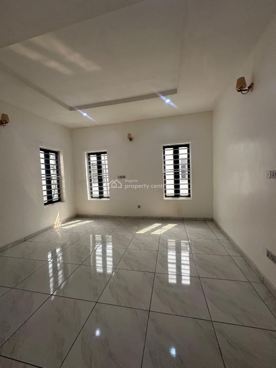 𝐍𝐄𝐀𝐓𝐋𝐘 𝐌𝐀𝐈𝐍𝐓𝐀𝐈𝐍𝐄𝐃 2 𝐁𝐄𝐃𝐑𝐎𝐎𝐌 𝐀𝐏𝐀𝐑𝐓𝐌𝐄𝐍𝐓, Orchid, Lekki Phase 2, Lekki, Lagos, Flat / Apartment for Rent