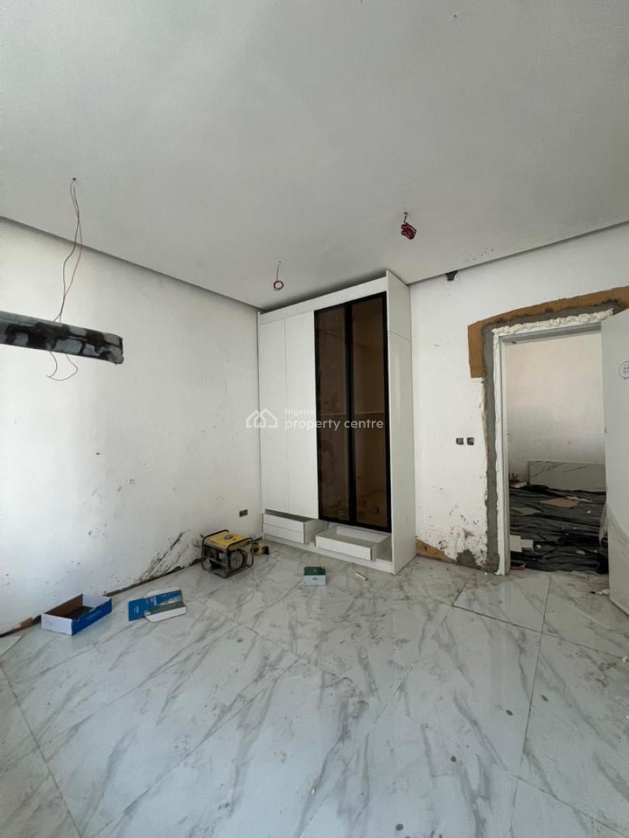 Spacious  1-bedroom Apartment Located in a Secure Gated Estate, Lekki Phase 1, Lekki, Lagos, Flat / Apartment for Sale