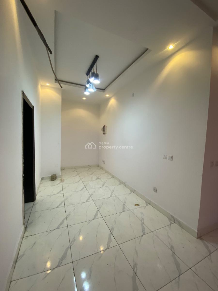 Serviced Spacious 3-bedroom Apartment with Fully Fitted Personal, Oral Estate, Ikota, Lekki, Lagos, Flat / Apartment for Rent