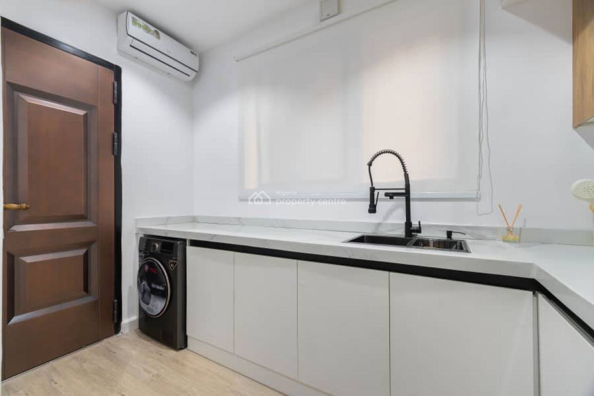 2 Bedroom Apartment, Admiralty Way, Lekki Phase 1, Lekki, Lagos, Flat / Apartment Short Let