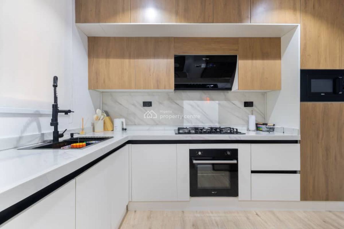 2 Bedroom Apartment, Admiralty Way, Lekki Phase 1, Lekki, Lagos, Flat / Apartment Short Let