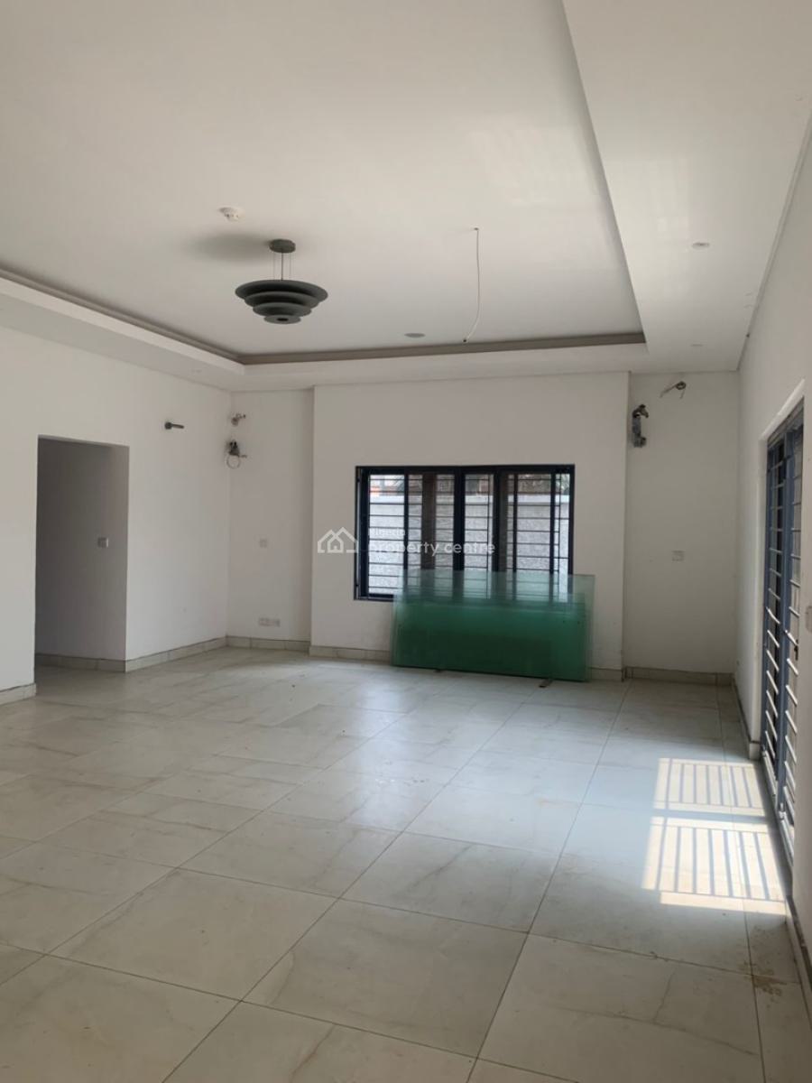 Serviced 5-bedroom Semi-detached Duplex with Bq, Lekki Phase 1, Lekki, Lagos, Semi-detached Duplex for Rent