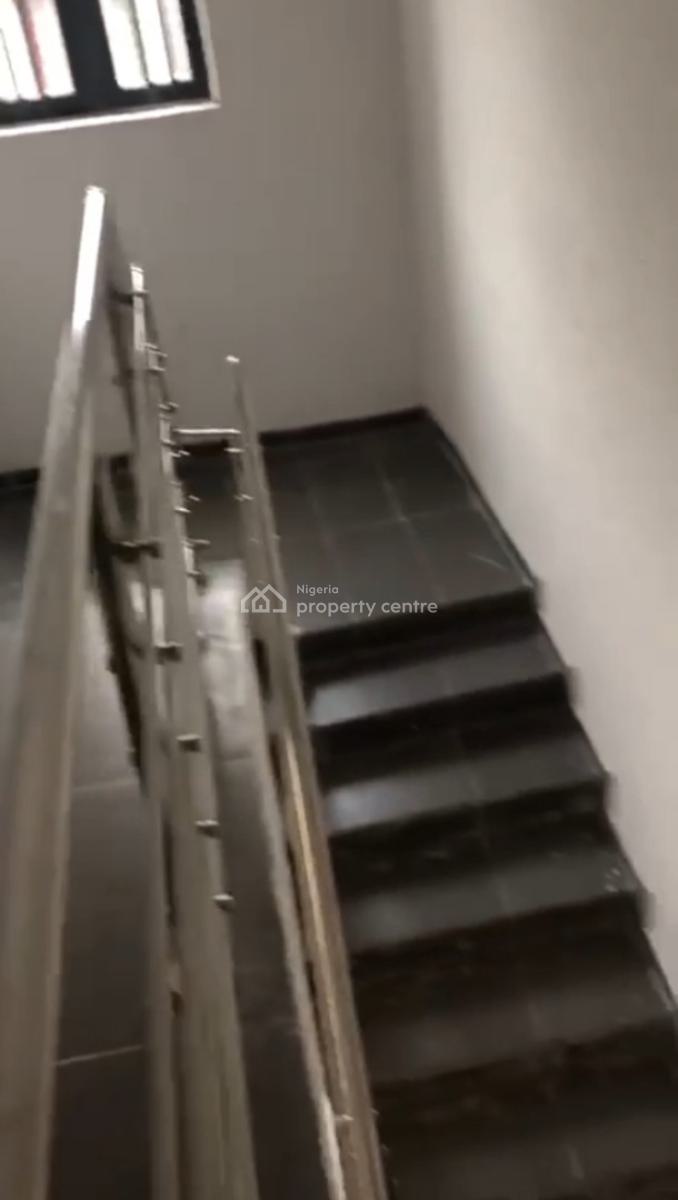 Spacious 2bedrooms Flat Upstairs  with All Rooms, Wardrobe, Cabinet, Ogunlana Drive, Surulere, Lagos, Flat / Apartment for Rent