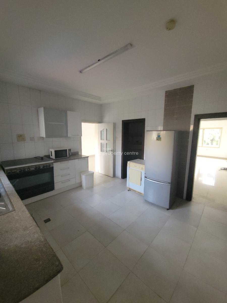 Fully Serviced 3bedroom Flat in Lekki Phase 1, Lekki Phase 1, Lekki, Lagos, Flat / Apartment for Rent