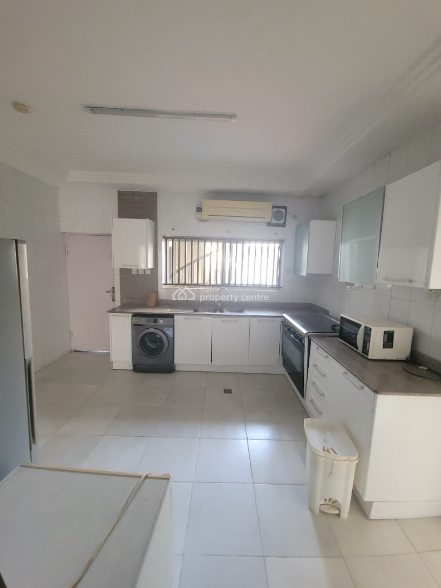 Fully Serviced 3bedroom Flat in Lekki Phase 1, Lekki Phase 1, Lekki, Lagos, Flat / Apartment for Rent