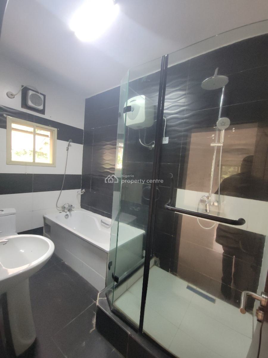 Fully Serviced 3bedroom Flat in Lekki Phase 1, Lekki Phase 1, Lekki, Lagos, Flat / Apartment for Rent